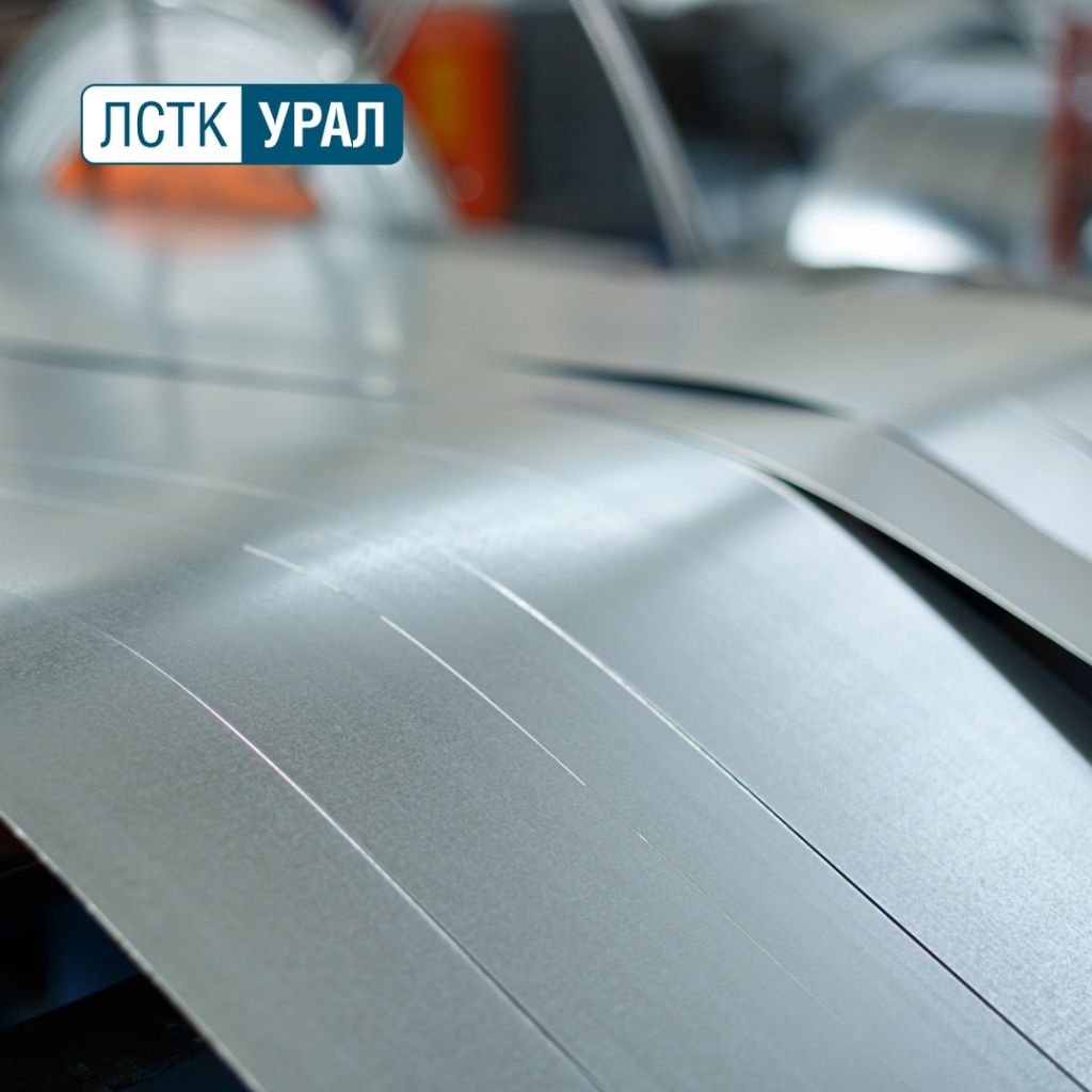  Мы предлагаем штрипс из листовой стали, как оцинкованной, так и с полимерным покрытием. Ширина исходных рулонов — 600 до 1250 мм, толщина — 0.5-3.0 мм.